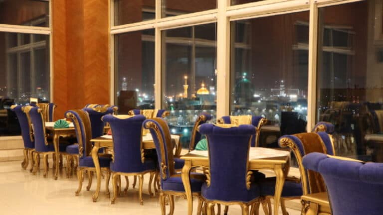 نمای شب هتل در مشهد